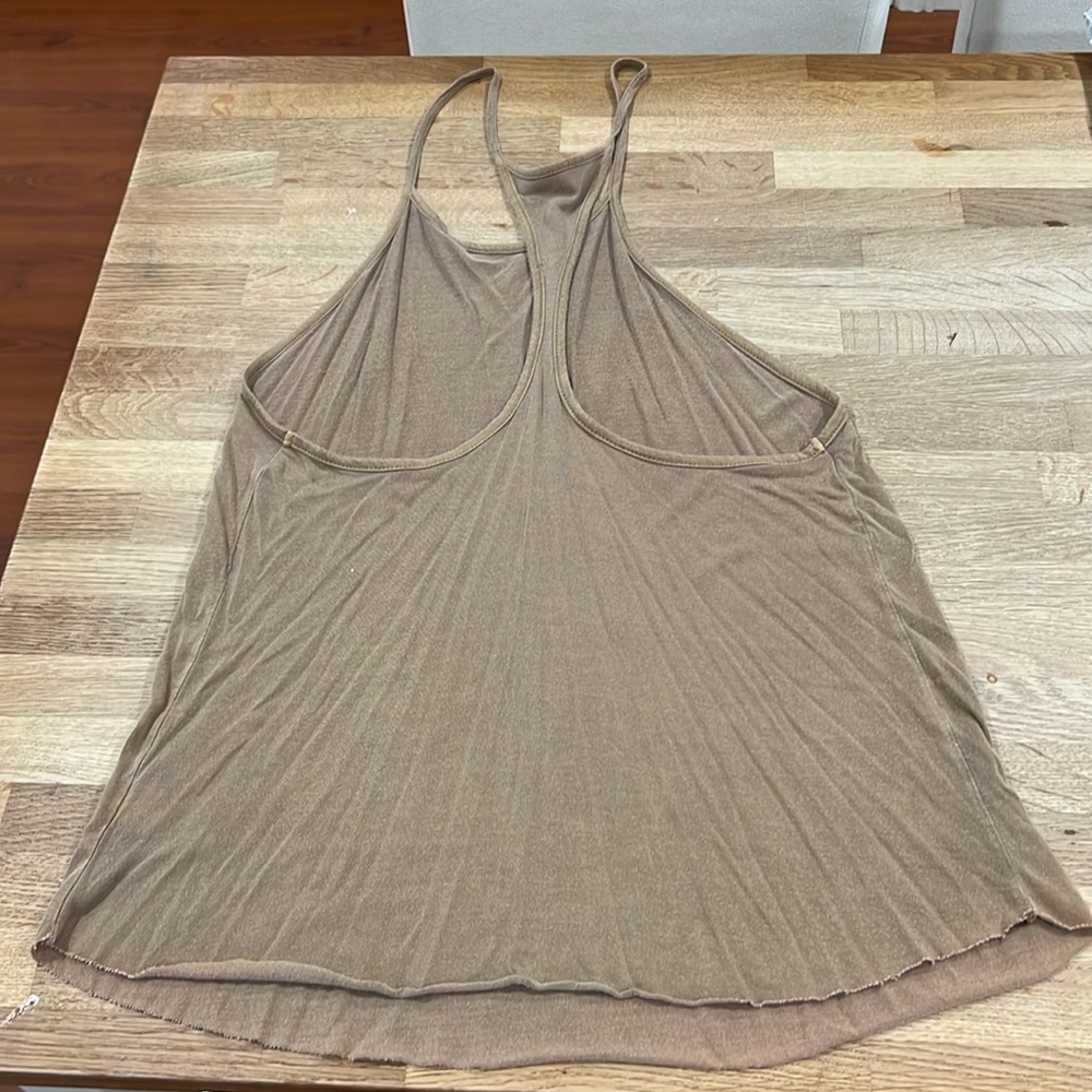 Distressed modal tank - Picture 5 of 7